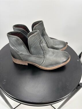 Women’s Roan Grey Distressed Winter Fall Leather Ankle Boot Bootie Size 8